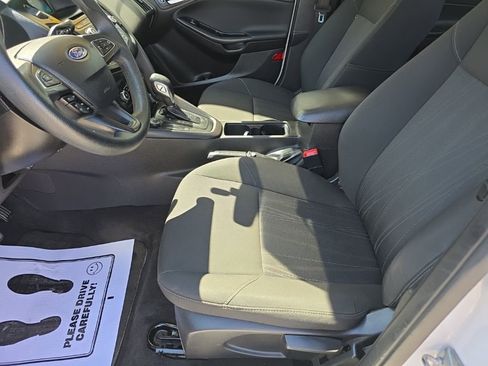 Used 2017 Ford Focus SE FWD image 15