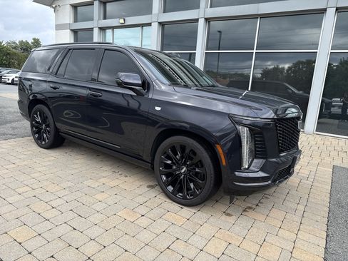 Used 2025 Cadillac Escalade Sport Platinum w/ LPO, ONYX Package AWD/4WD image 47
