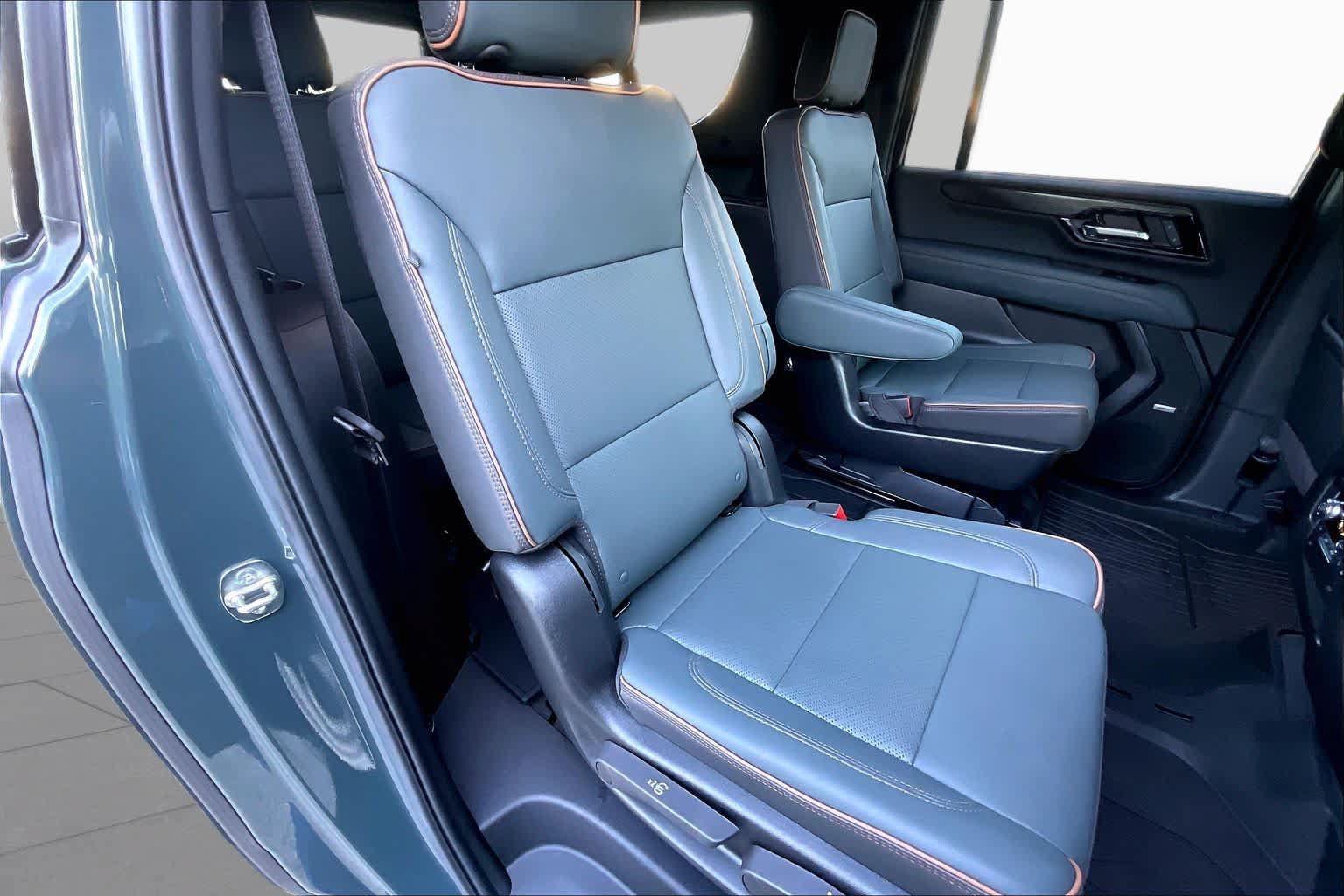 Used 2026 GMC Yukon XL AT4 w/ AT4 Premium Package AWD/4WD image 34