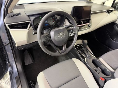 Used 2024 Toyota Corolla LE w/ LE Convenience Package FWD image 4