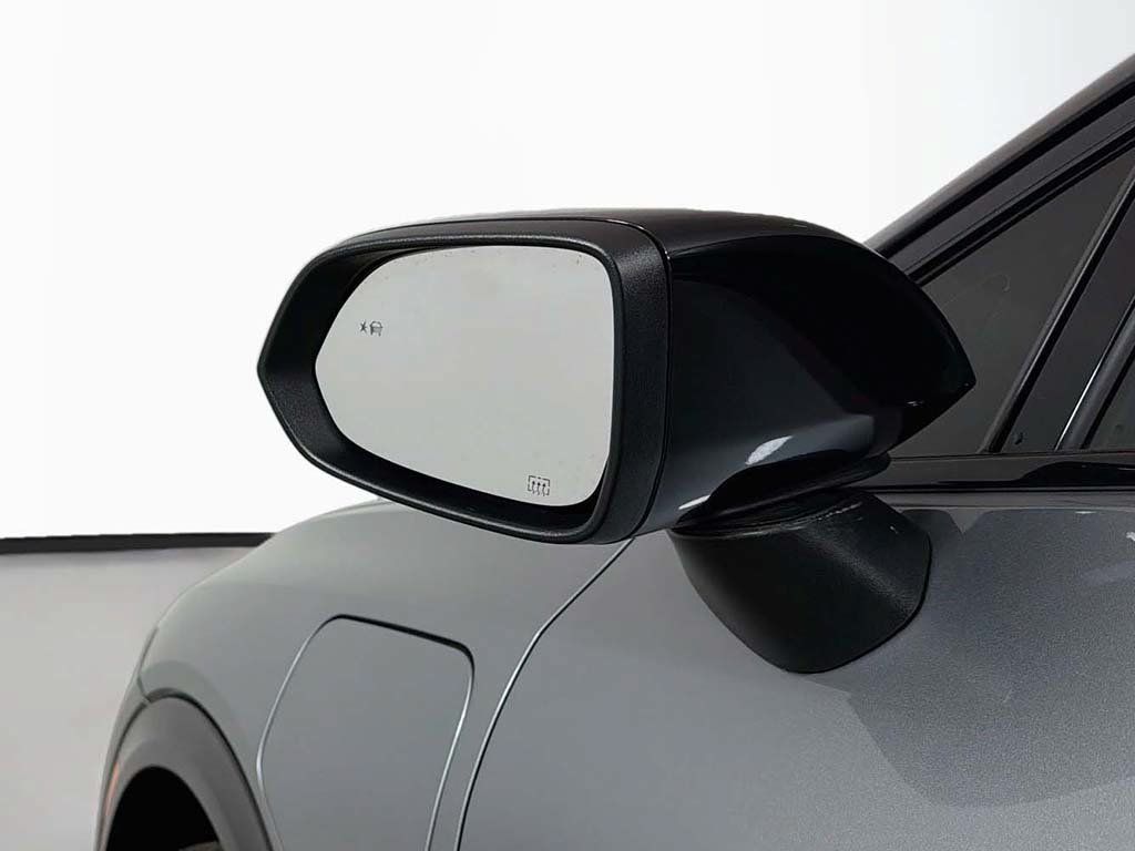 Used 2025 Chevrolet Equinox EV RS FWD image 30