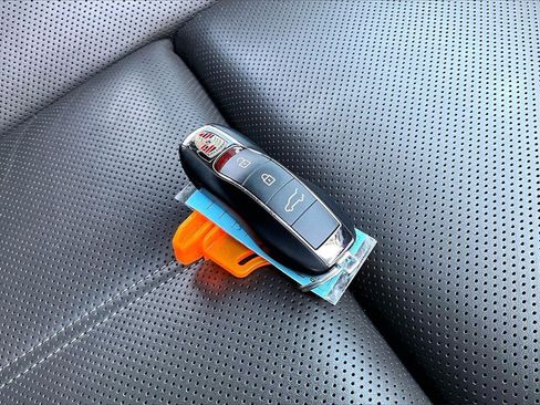 Used 2021 Porsche Macan image 11