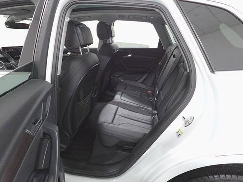Used 2024 Audi Q5 2.0T Premium w/ Convenience Package image 23