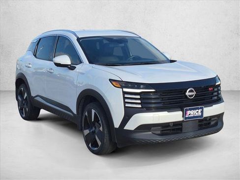 Used 2025 Nissan Kicks SR FWD image 3