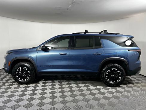 Used 2025 Chevrolet Traverse Z71 image 8