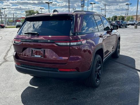 Used 2022 Jeep Grand Cherokee Altitude AWD/4WD image 17