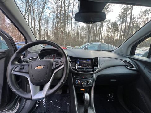 Used 2018 Chevrolet Trax LT w/ LT Convenience Package image 18