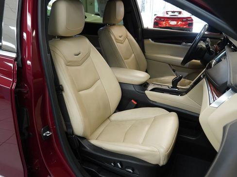 Used 2017 Cadillac XT5 Premium Luxury w/ Advanced Security Package image 25