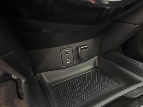 Used 2015 Nissan Rogue SV w/ SV Premium Package FWD image 25