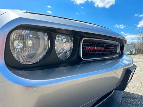 Used 2014 Dodge Challenger SXT RWD image 10