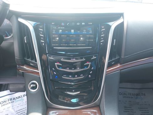 Used 2020 Cadillac Escalade ESV Luxury AWD/4WD image 21