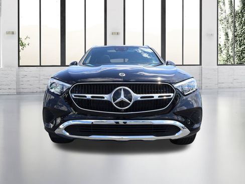 Used 2025 Mercedes-Benz GLC 300 4MATIC w/ Driver Assistance Package image 8