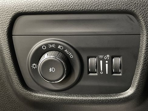 Used 2023 Jeep Grand Cherokee Limited image 20