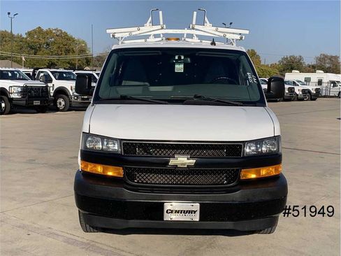 Used 2018 Chevrolet Express 2500 w/ Driver Convenience Package image 17