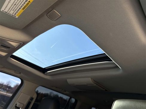 Used 2018 Cadillac Escalade ESV Premium Luxury image 18