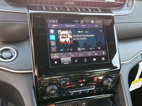 New 2025 Jeep Grand Cherokee Altitude image 11