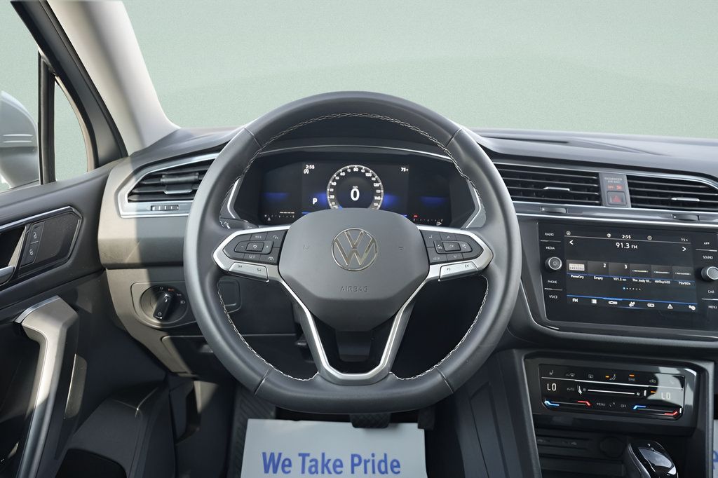 Used 2023 Volkswagen Tiguan SE w/ Panoramic Sunroof Package FWD image 16
