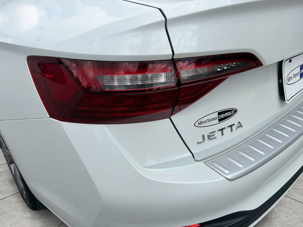 Used 2023 Volkswagen Jetta SE FWD image 8