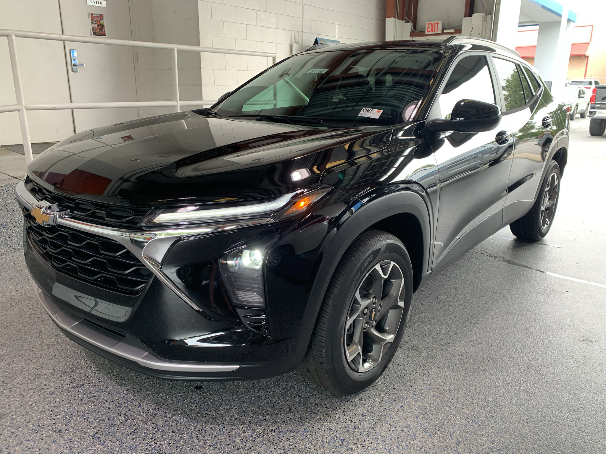 New 2026 Chevrolet Trax LT w/ LT Convenience Package FWD image 4