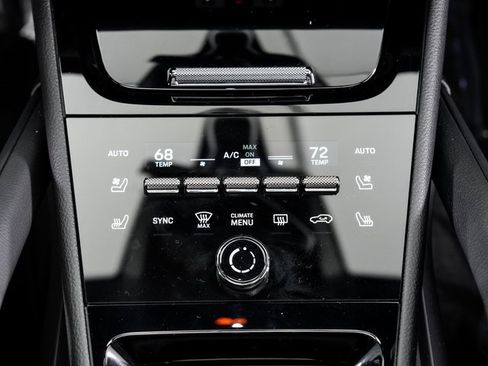 Used 2025 Porsche Cayenne image 20