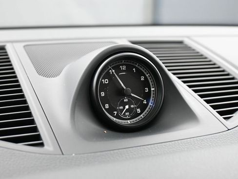 Certified 2025 Porsche Macan image 20