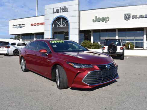 Used 2020 Toyota Avalon Limited image 1