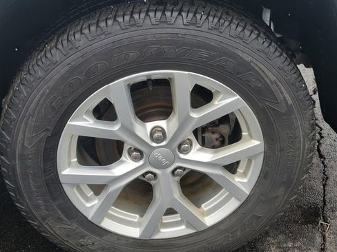 Used 2023 Jeep Grand Cherokee Limited image 36