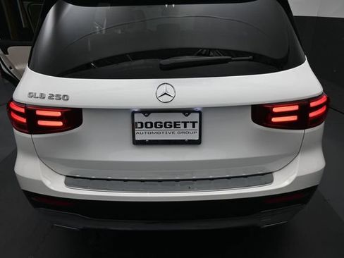 Certified 2025 Mercedes-Benz GLB 250 image 10
