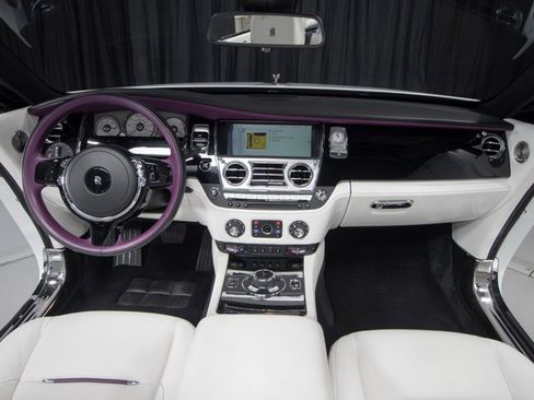 Used 2017 Rolls-Royce Dawn image 27