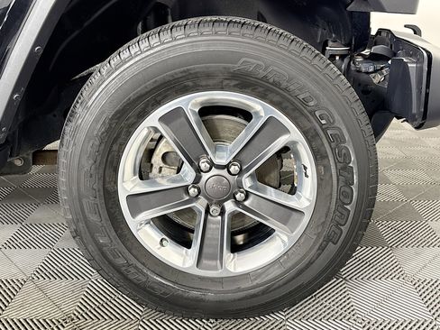 Used 2018 Jeep Wrangler Unlimited Sahara w/ Uconnect 4C Nav & Sound Group image 31