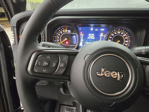 New 2025 Jeep Gladiator Mojave w/ Convenience Group image 22