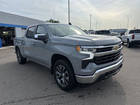 Used 2024 Chevrolet Silverado 1500 LT AWD/4WD image 10