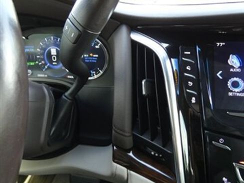 Used 2017 Cadillac Escalade ESV Luxury RWD image 29