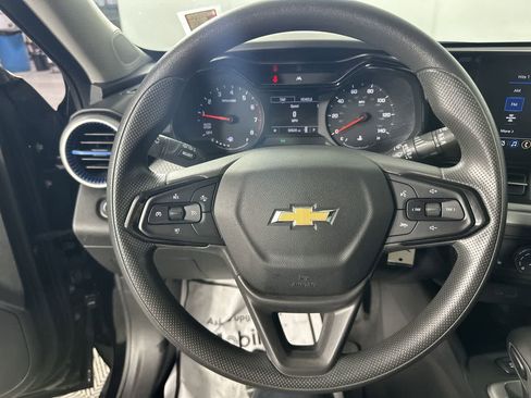 Used 2024 Chevrolet Trax LS w/ LS Convenience Package FWD image 5
