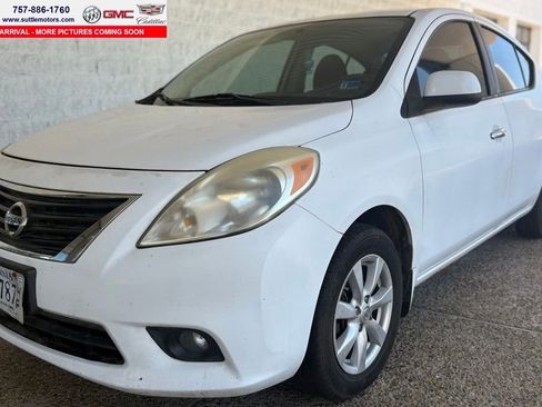 Used 2013 Nissan Versa FWD image 1
