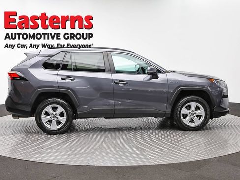 Used 2021 Toyota RAV4 XLE AWD/4WD image 4