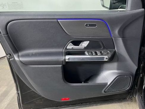 Used 2022 Mercedes-Benz GLB 250 image 17