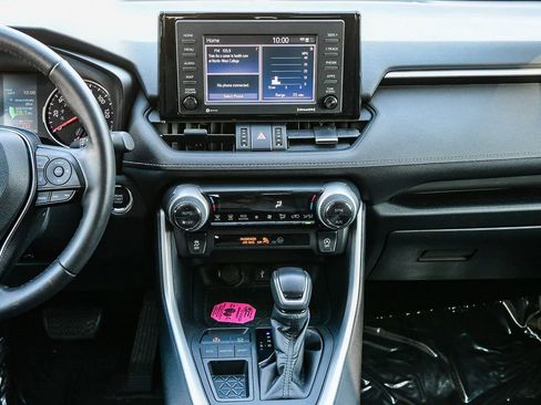 Used 2020 Toyota RAV4 XLE Premium image 14