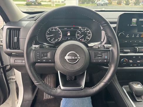 Used 2023 Nissan Pathfinder SL AWD/4WD image 23