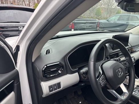 Used 2024 Honda Pilot Touring image 15