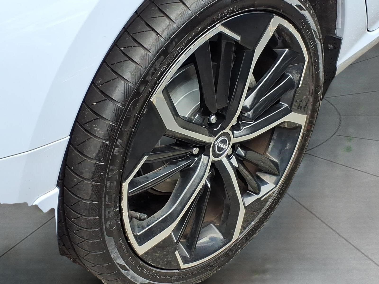 Used 2024 Nissan Altima 2.5 SR AWD/4WD image 6