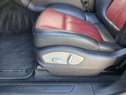 Used 2018 Porsche Macan image 21