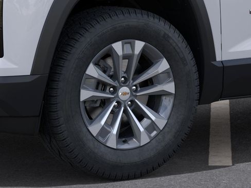 New 2026 Chevrolet Equinox LT w/ Convenience Package II FWD image 9