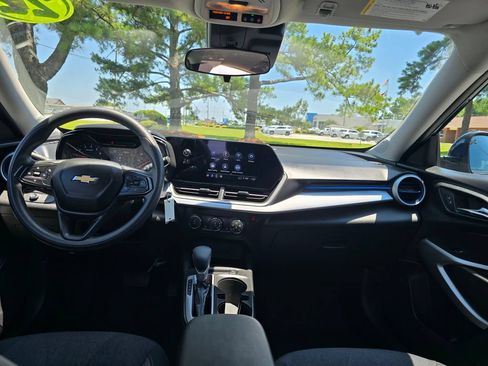 Certified 2024 Chevrolet Trax LS w/ LS Convenience Package FWD image 12