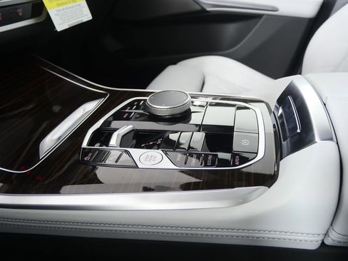 Used 2026 BMW X5 sDrive40i w/ M Sport Package image 25