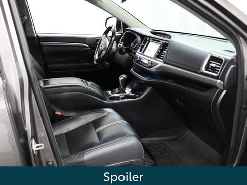 Used 2018 Toyota Highlander SE AWD/4WD image 16