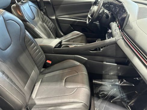 Used 2023 Hyundai Elantra Limited FWD image 18