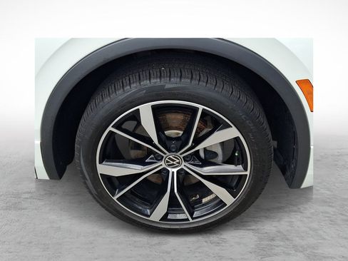 Used 2024 Volkswagen Tiguan SEL R-Line AWD/4WD image 9