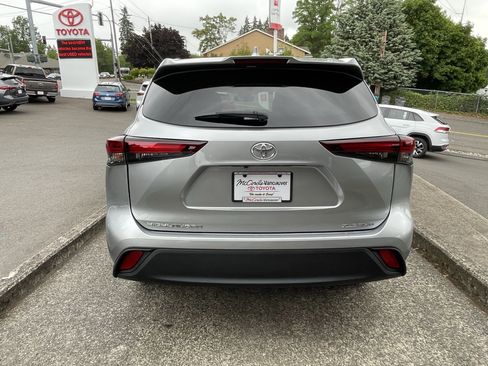 Certified 2024 Toyota Highlander XLE AWD/4WD image 6