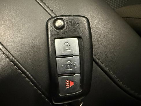 Used 2021 Nissan Rogue Sport S image 17